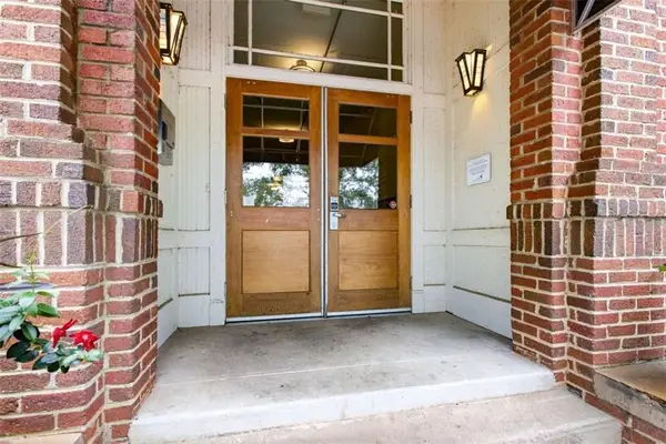 600 College Street #202, Atlanta, GA 30354