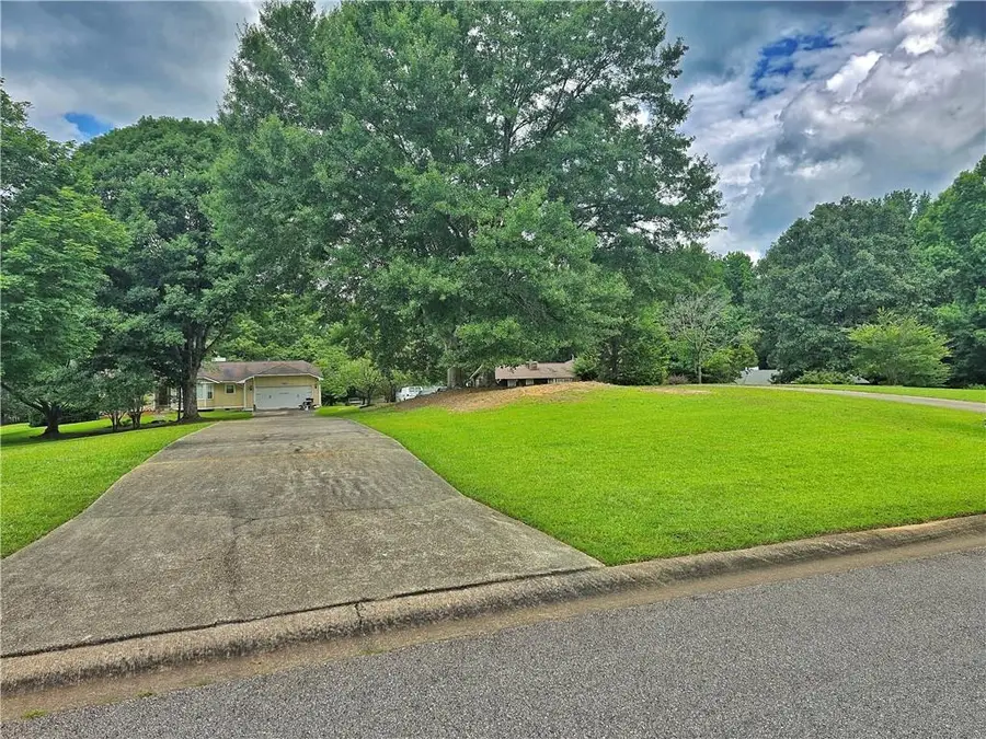 120 Aspen Lake Drive, Newnan, GA 30263 - #2
