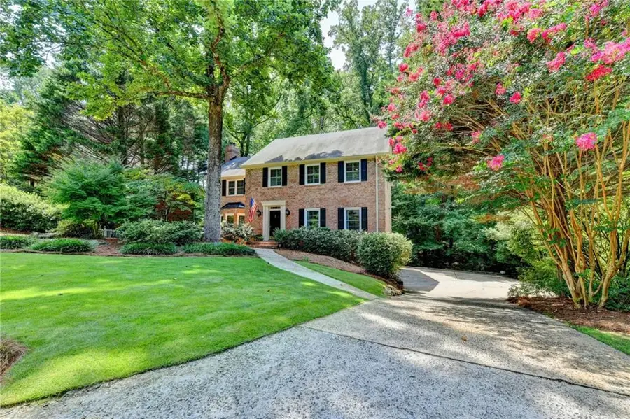 585 Cambridge Way, Sandy Springs, GA 30328 - #3