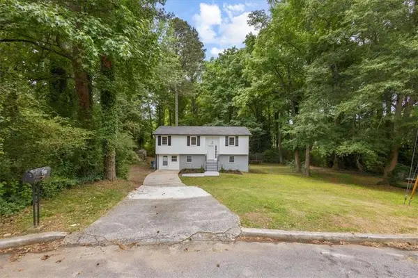 394 Burr Oak Court, Lawrenceville, GA 30046