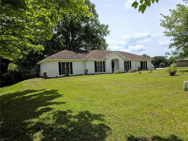 2064 Skyland Glen Drive, Snellville, GA 30078