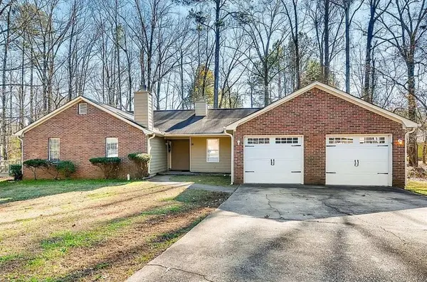 5913 Summerglen Lane, Atlanta, GA 30349