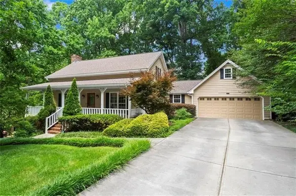 1052 Evelyn Lane Sw, Lilburn, GA 30047
