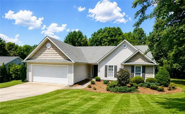 8790 Baycreek Ln, Gainesville, GA 30506