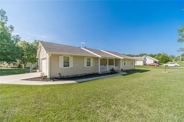 3520 Camelot Court, Loganville, GA 30052