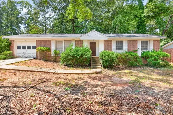 526 Stonewood Drive, Stone Mountain, GA 30087