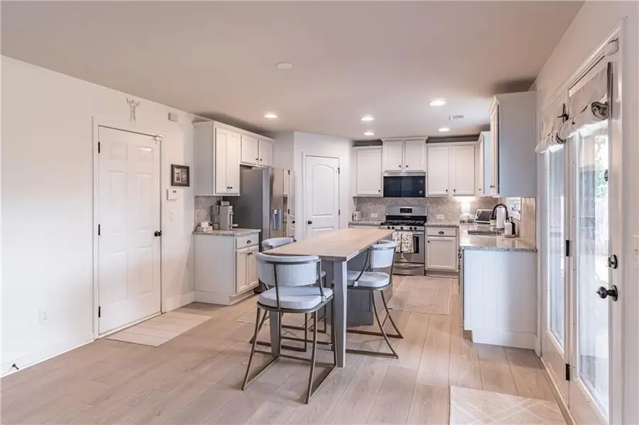 5703 Shore Isle Court, Flowery Branch, GA 30542 - #2