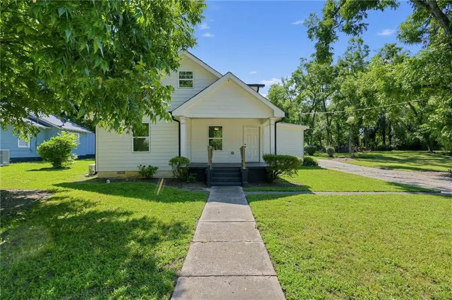 134 E 5th Street, Monroe, GA 30655 - #2