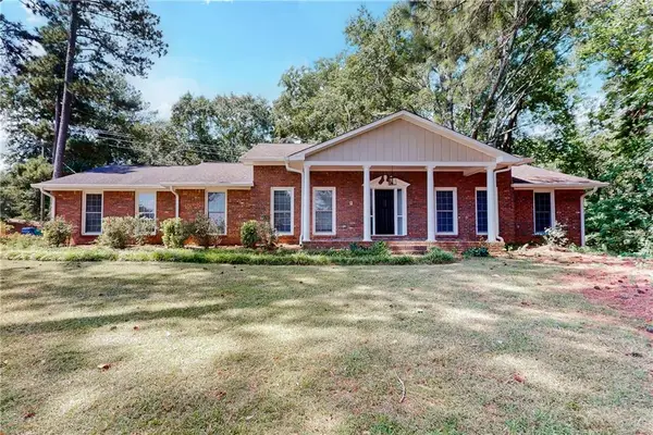 304 W Lakeshore Drive, Carrollton, GA 30117