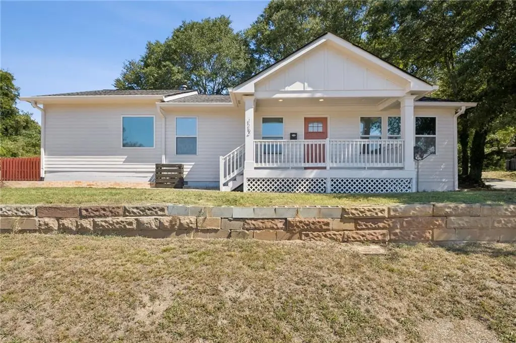 112 E Stephens Street, Winder, GA 30680 - #1