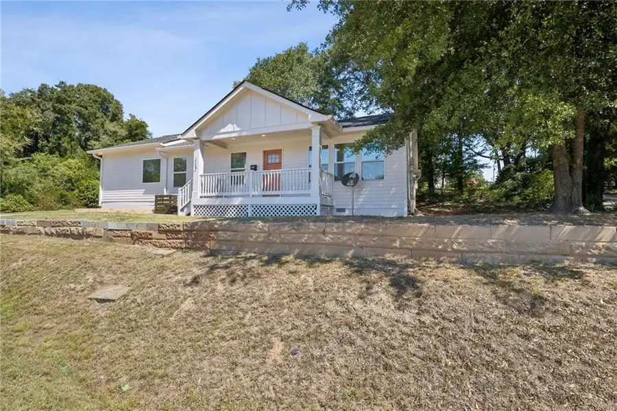 112 E Stephens Street, Winder, GA 30680 - #3
