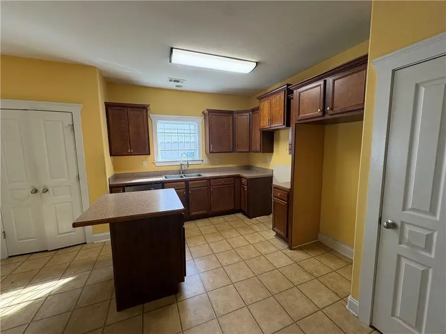 404 Park Place, Fairburn, GA 30213 - #3