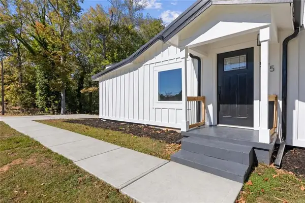 575 Laurelwood Drive, Tyrone, GA 30290