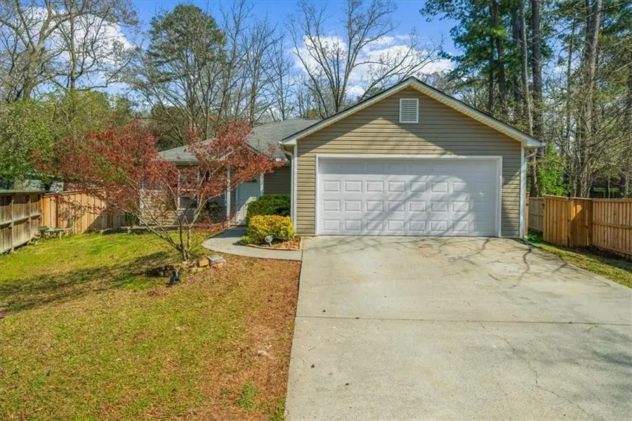 212 Whispering Pine Circle Ne, White, GA 30184 - #2