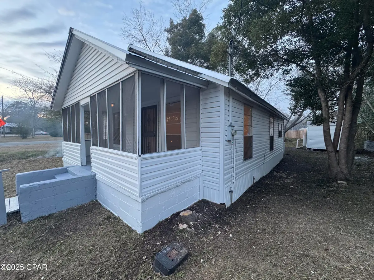 1012 Washington Avenue, Graceville, FL 32440 - Image #1