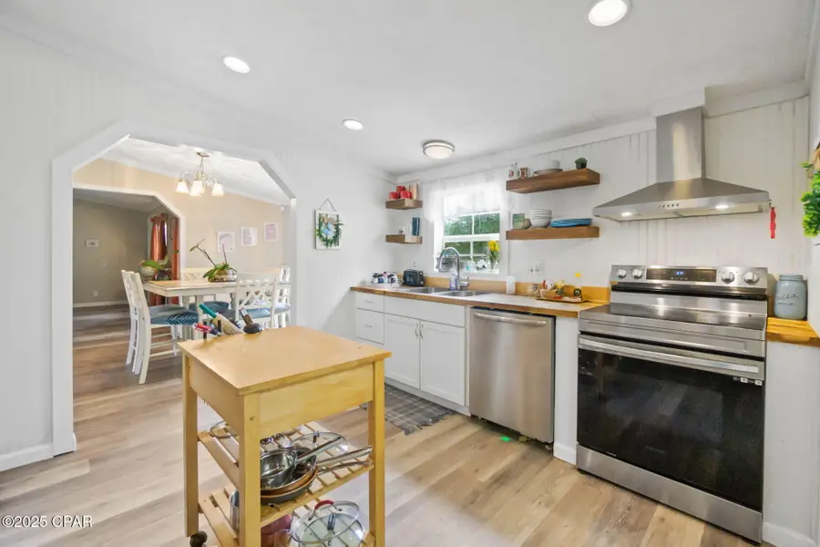 3811 Hicks Lake Lane, Vernon, FL 32462 - Image #2