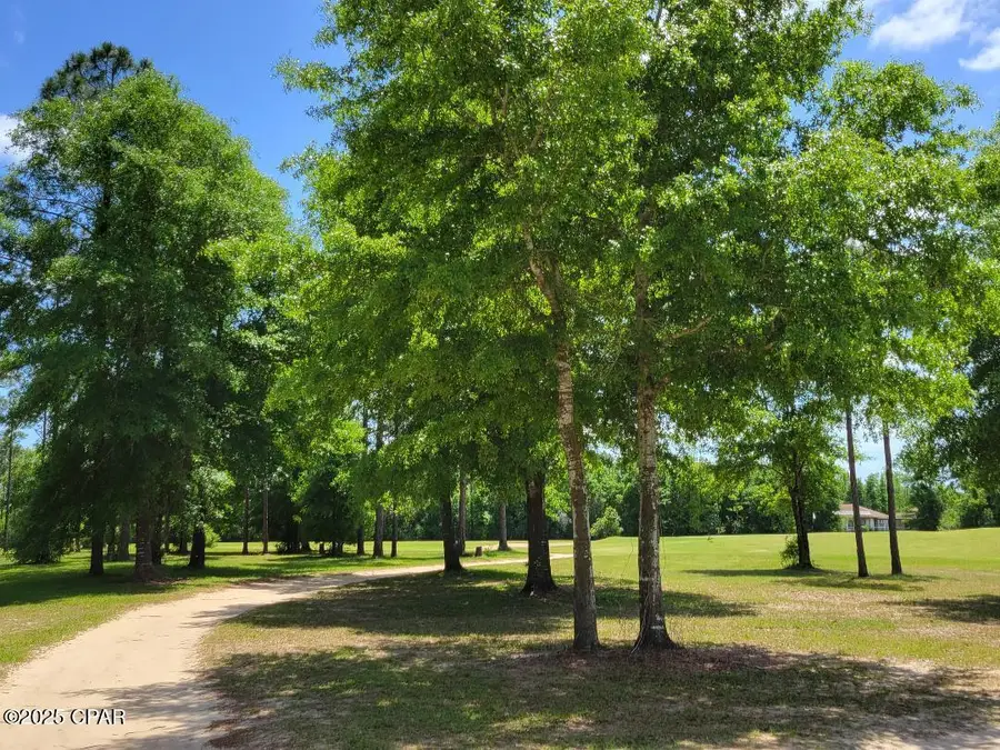 2 Hampshire Boulevard, Chipley, FL 32428 - Image #3