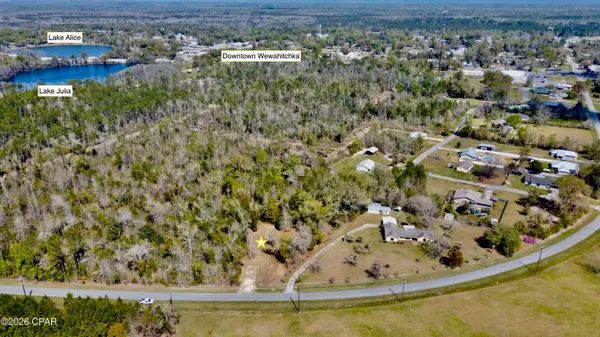 703 W River Road, Wewahitchka, FL 32465
