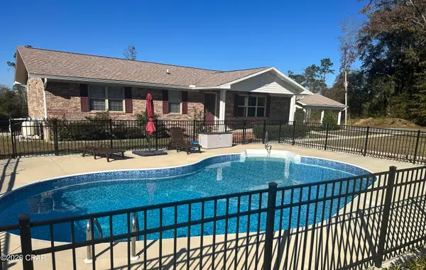 7426 Berry Drive, Grand Ridge, FL 32442