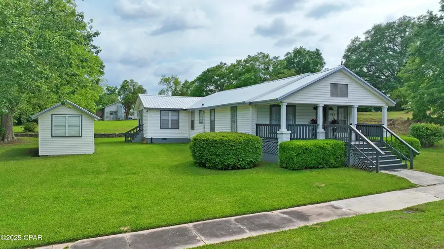 402 E Pennsylvania Avenue, Bonifay, FL 32425 - #2