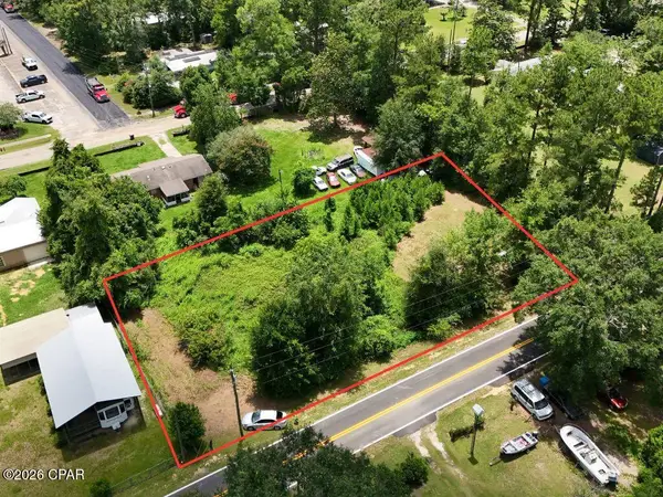 450 Henry Avenue, Wewahitchka, FL 32465