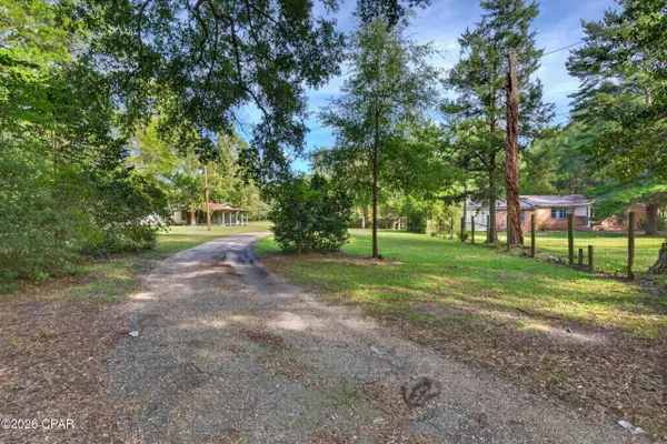 750 Palmer Drive, Caryville, FL 32427