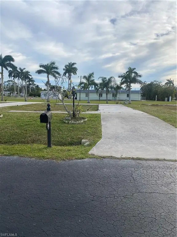127 Raintree Ln, Fort Myers, FL 33908 - #1