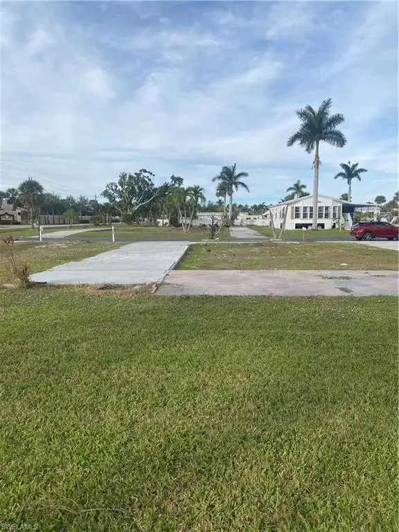 127 Raintree Ln, Fort Myers, FL 33908 - #2