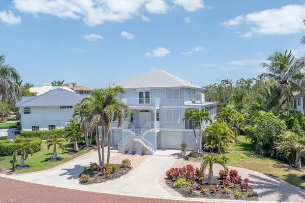 200 Topanga Dr, BONITA SPRINGS, FL 34134