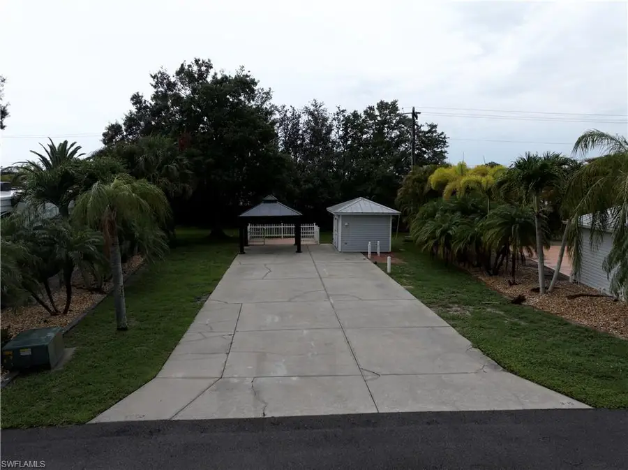 5850 Maplewood Ct, Fort Myers, FL 33905 - #2