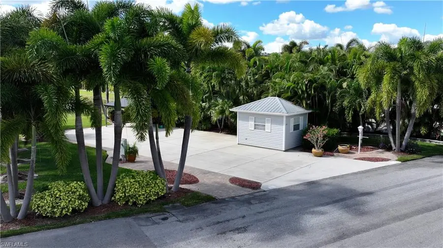 5584 Brightwood Dr, Fort Myers, FL 33905 - Image #2