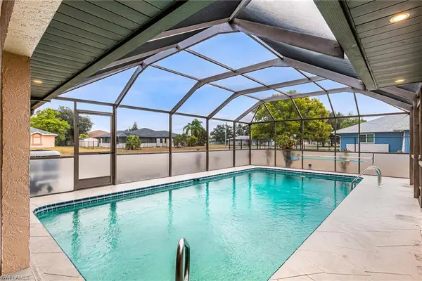 401 Candlewick Cir E, LEHIGH ACRES, FL 33936