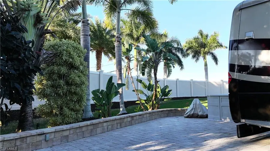 4620 Southern Breeze Dr, Naples, FL 34114 - #3