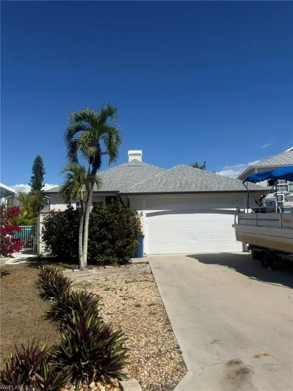 6062 Waterway Bay Dr, FORT MYERS, FL 33908