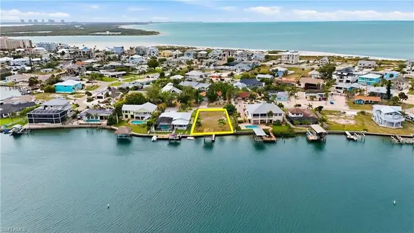 8061 Lagoon Rd, FORT MYERS BEACH, FL 33931