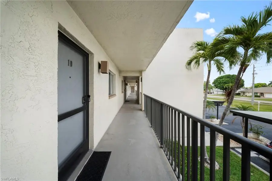 2111 Barkeley Ln #10, Fort Myers, FL 33907 - #2