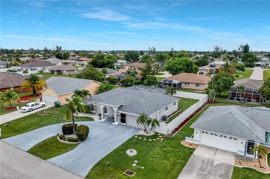 317 18th Ter, Cape Coral, FL 33990 - #3