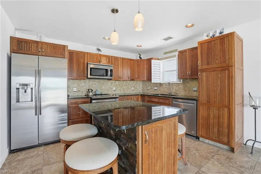 850 Oak St, Fort Myers Beach, FL 33931 - #3