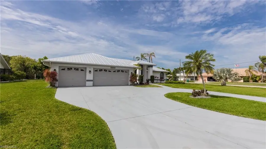 512 33rd Ter, Cape Coral, FL 33904 - #2
