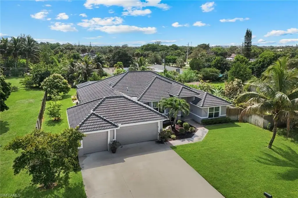 27741 Roslin Pl, Bonita Springs, FL 34135 - #1