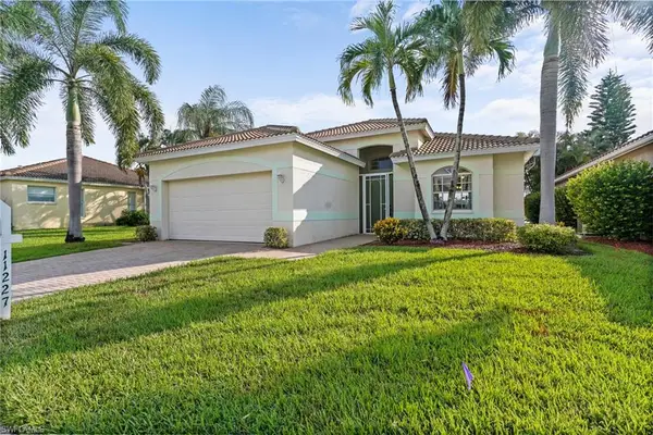 11227 Lakeland Cir, FORT MYERS, FL 33913