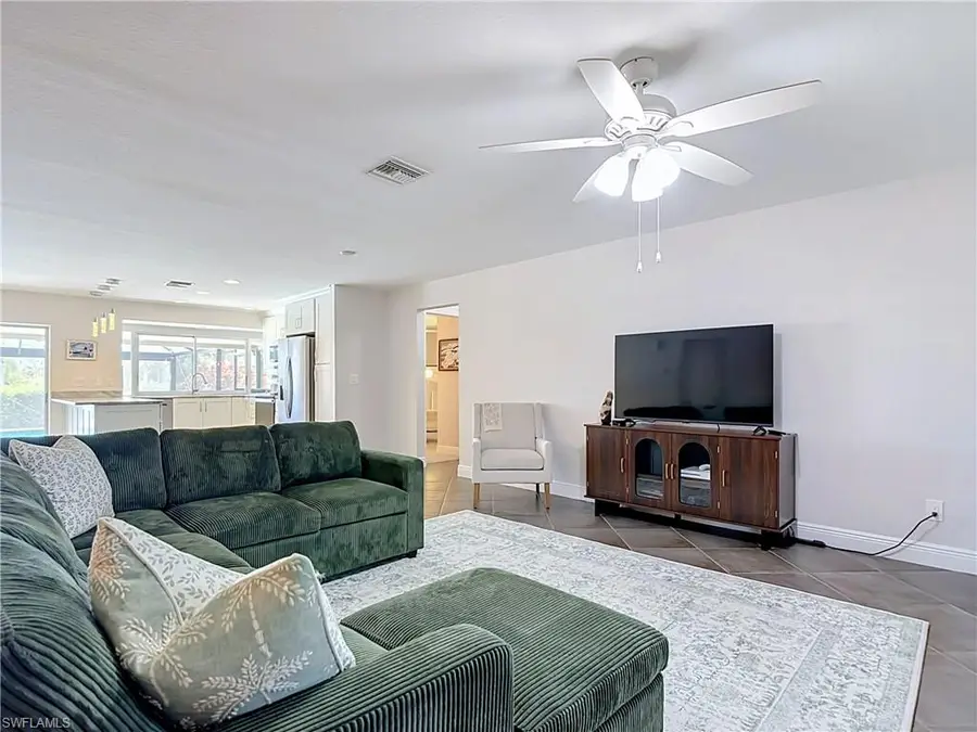 928 52nd St, Cape Coral, FL 33914 - #3