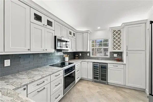 13000 Castle Harbour Dr #J3, NAPLES, FL 34110