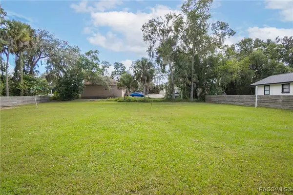 464 NE 2nd Street, Crystal River, FL 34429
