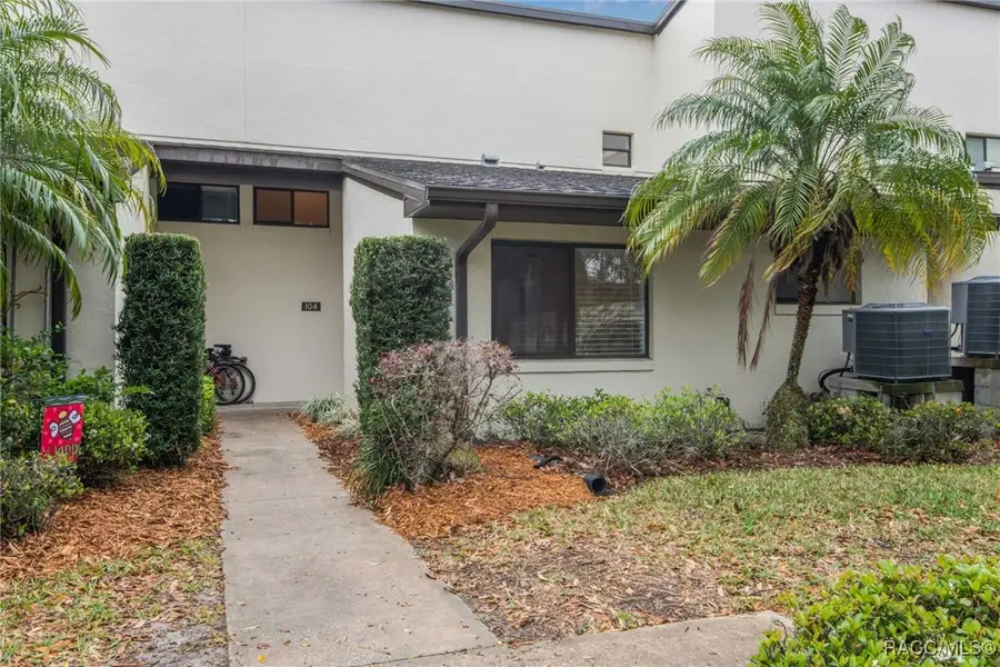 1637 SE Paradise Circle #104, Crystal River, FL 34429 - Image #2