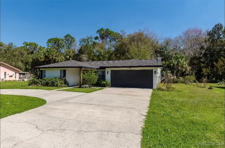 721 N Country Club Drive, Crystal River, FL 34429 - Image #2