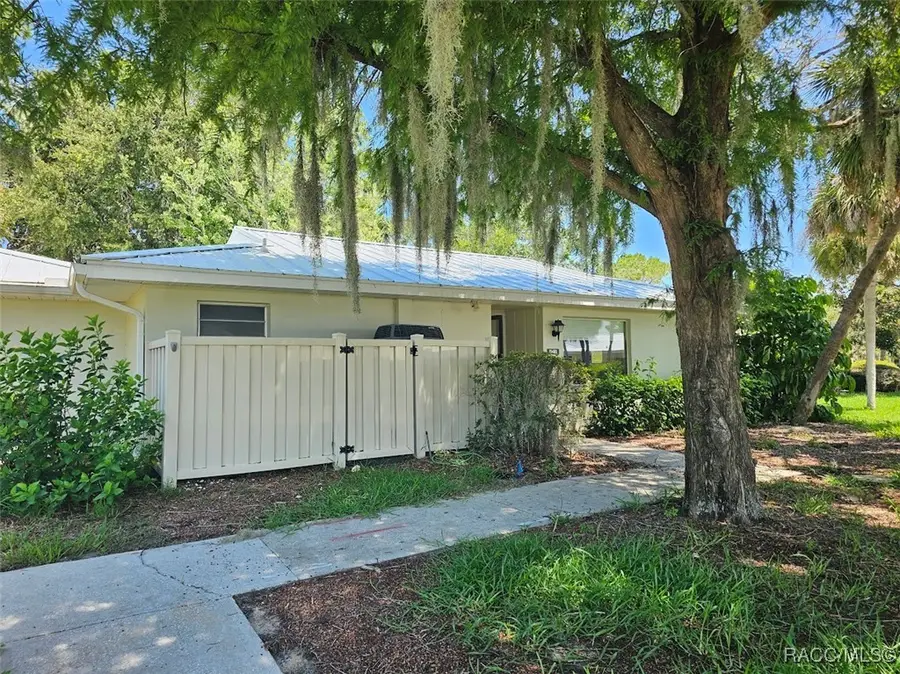 11481 W Bayshore Drive, Crystal River, FL 34429 - Image #2