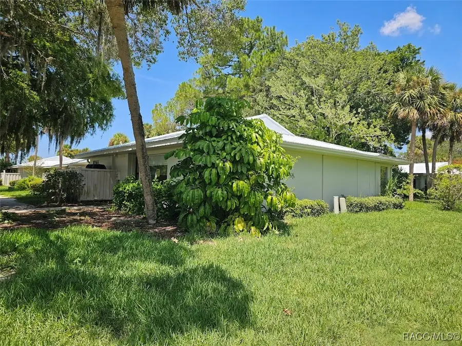 11481 W Bayshore Drive, Crystal River, FL 34429 - Image #3