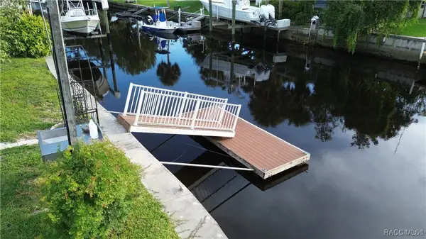 3896 N Seminole Point, Crystal River, FL 34428