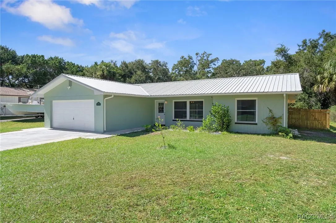 340 N Lochview Terrace, Crystal River, FL 34429 - Image #1